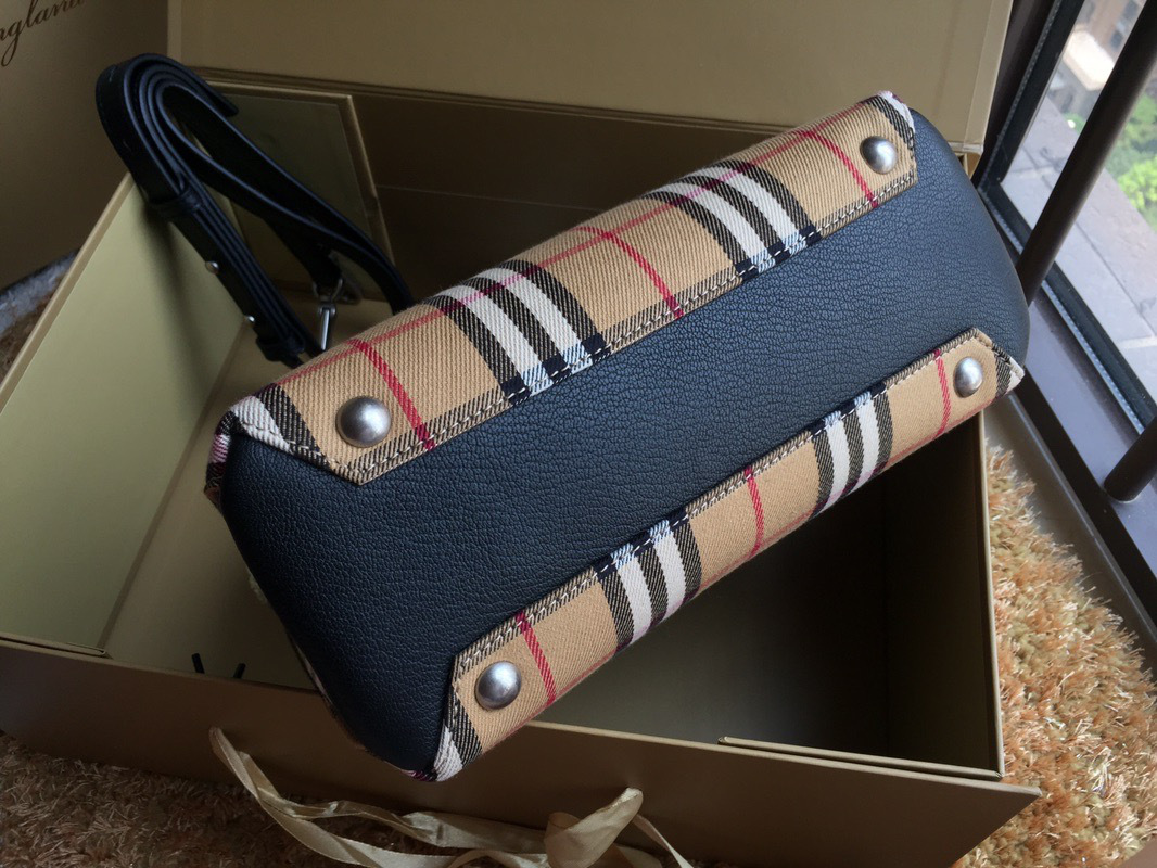 Bv*b*rry Tote Vintage Small Handbag in Black
