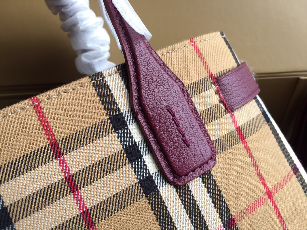 Bv*b*rry Tote Vintage Small Handbag in Purple