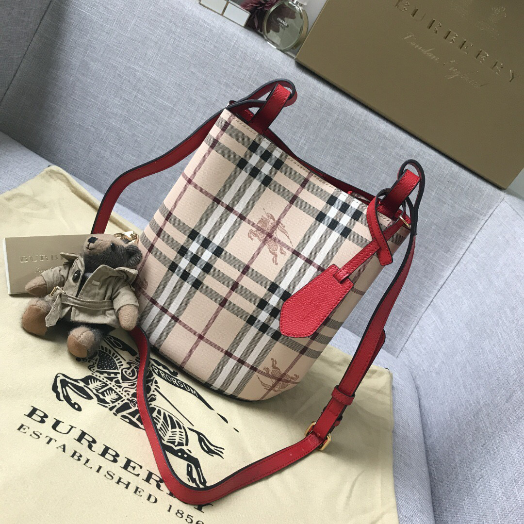 Bv*b*rry Haymarket Bucket bag in Red