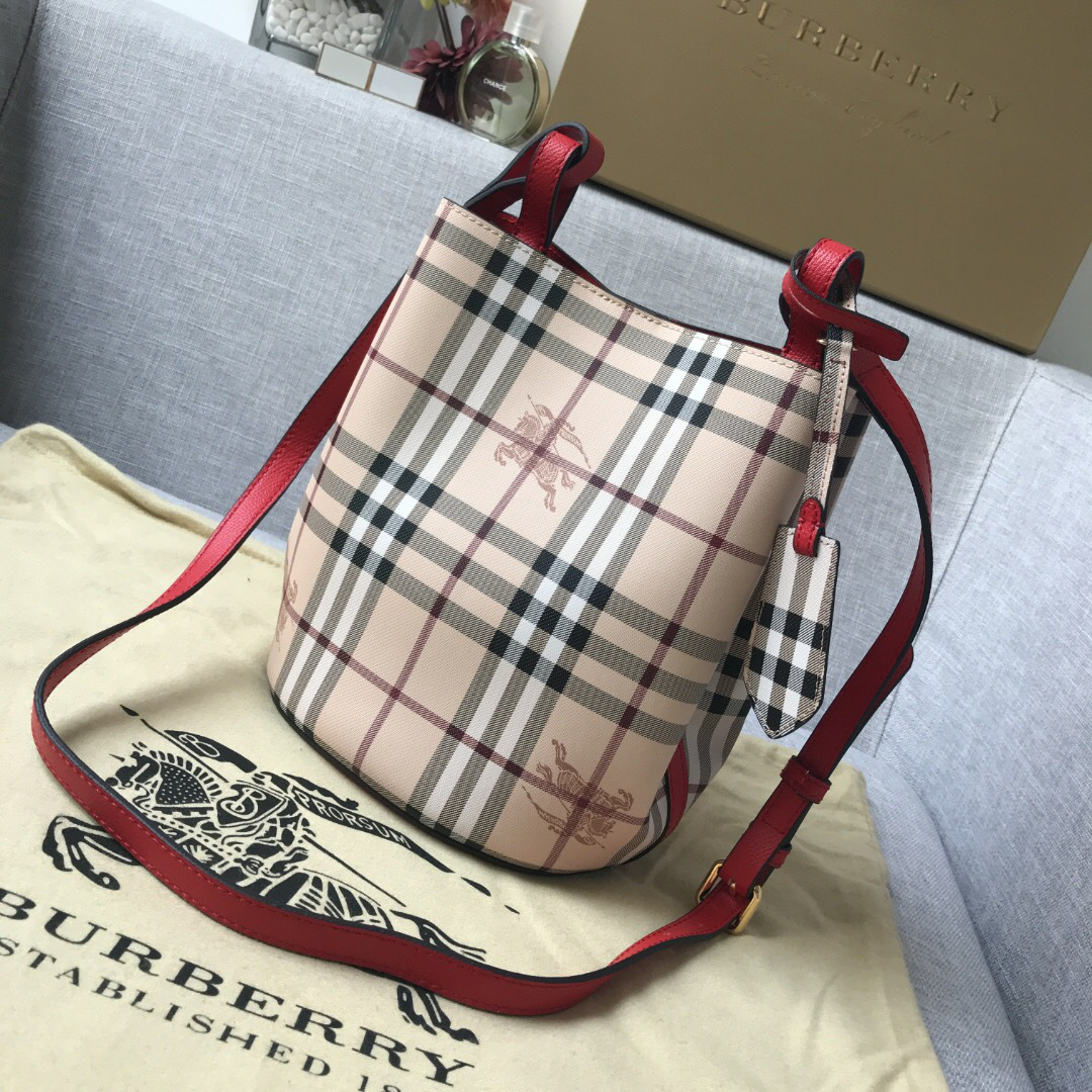 Bv*b*rry Haymarket Bucket bag in Red