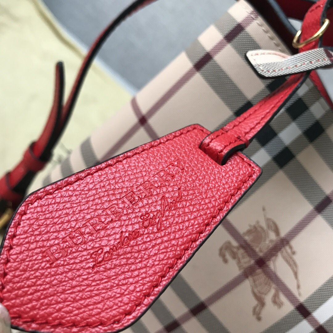 Bv*b*rry Haymarket Bucket bag in Red