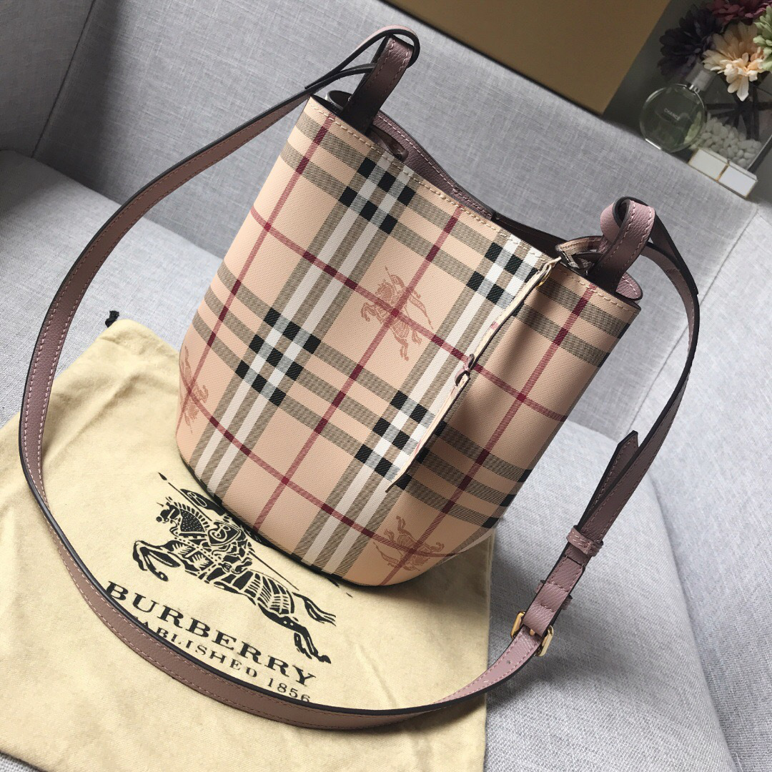 Bv*b*rry Haymarket Bucket bag in Pink
