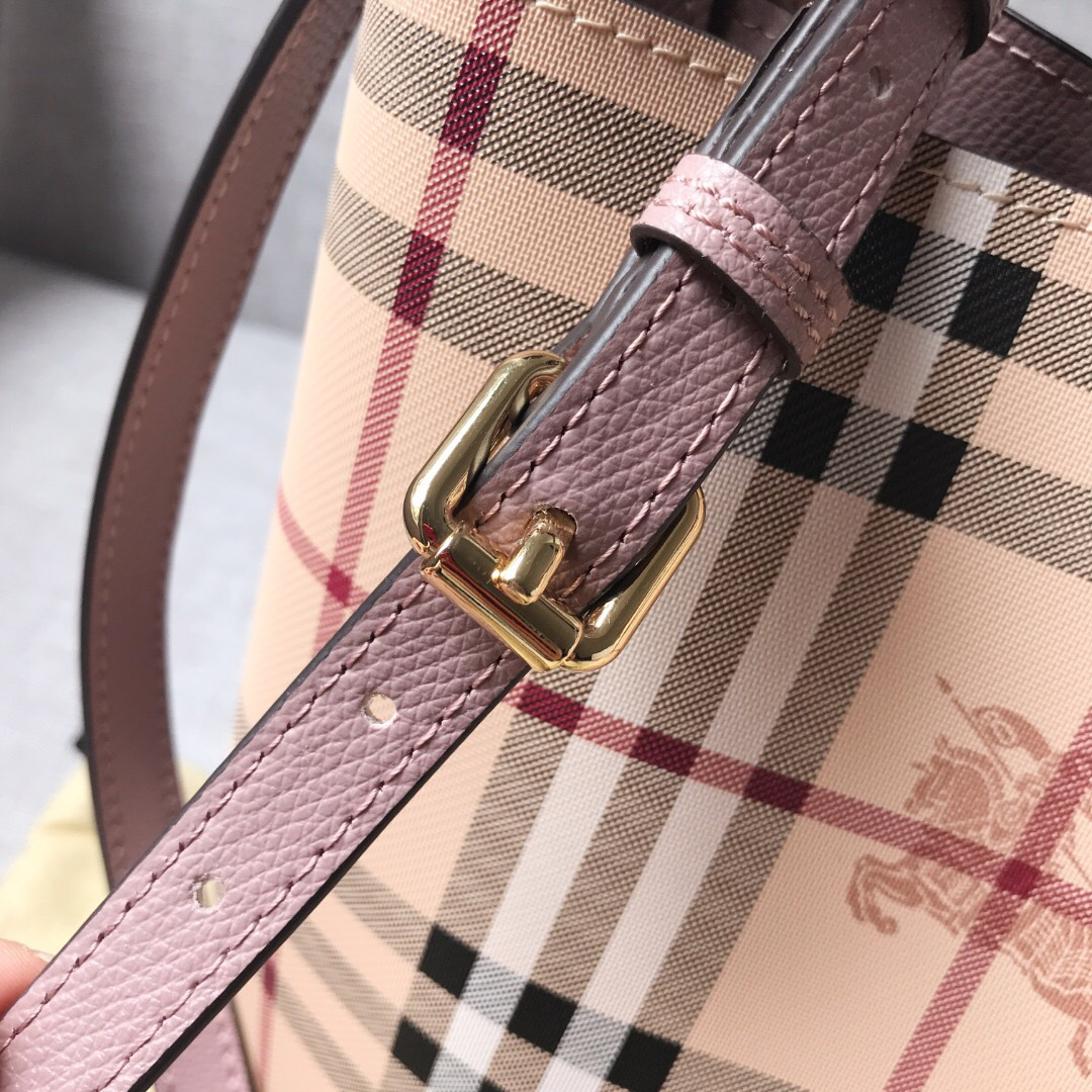 Bv*b*rry Haymarket Bucket bag in Pink