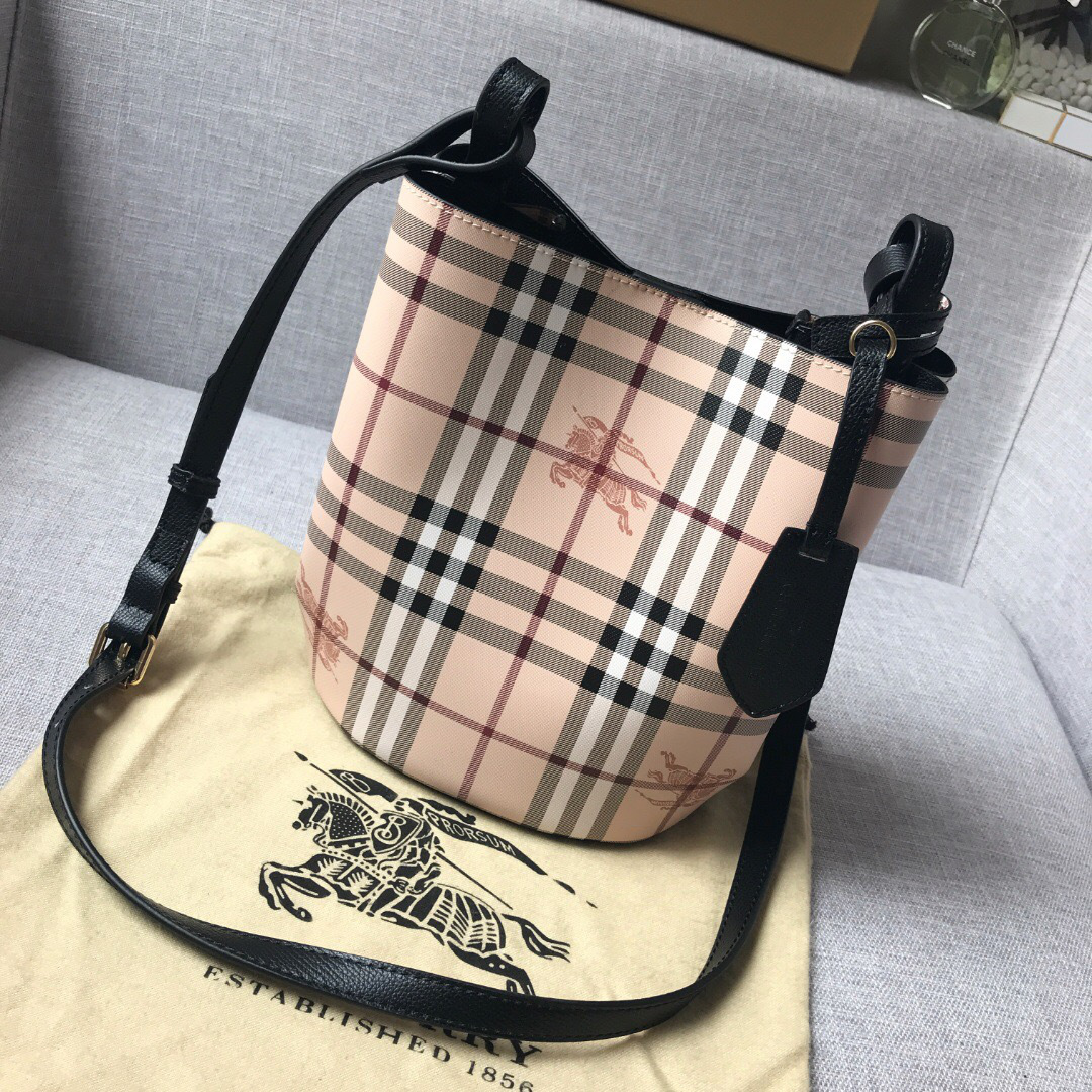 Bv*b*rry Haymarket Bucket bag in Black