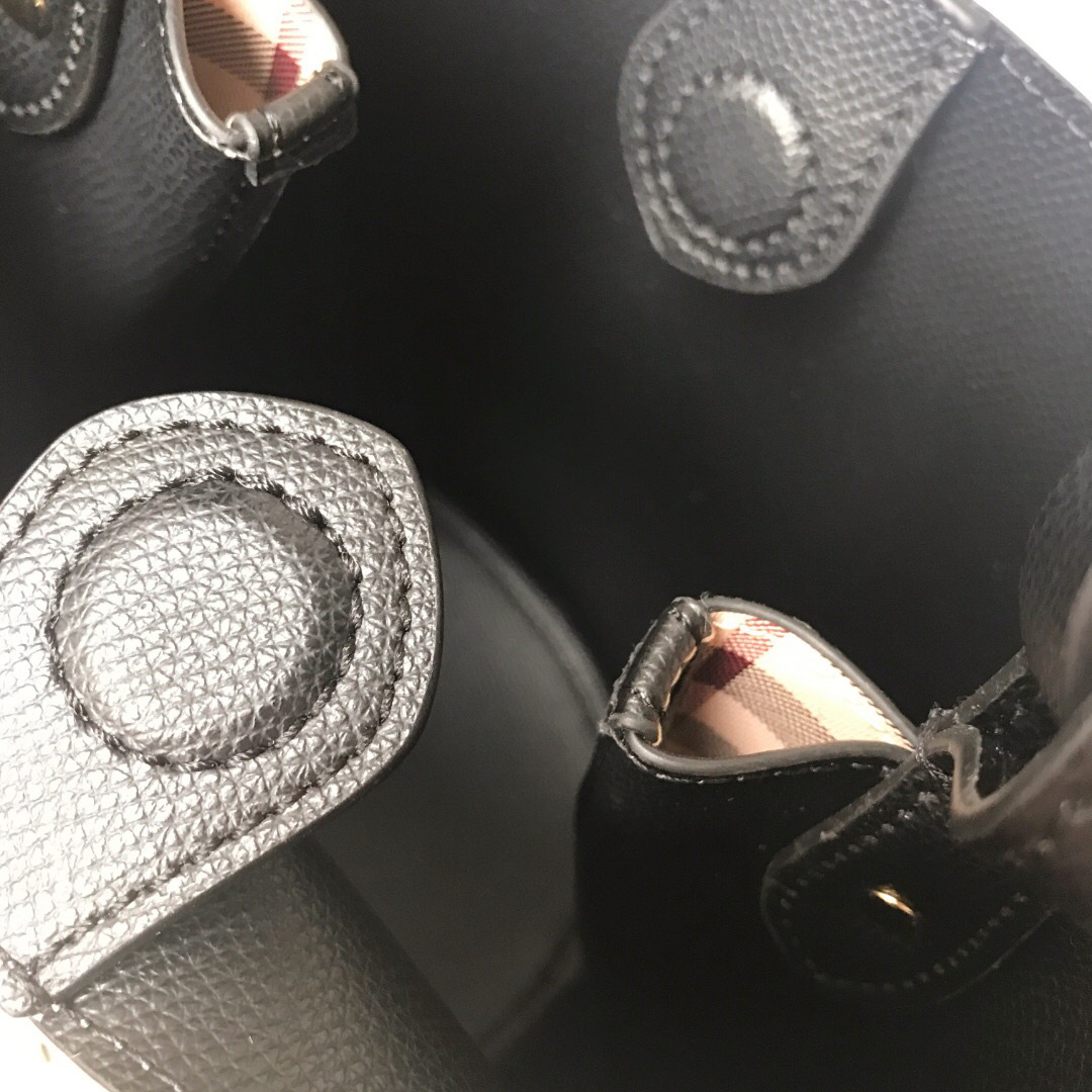 Bv*b*rry Haymarket Bucket bag in Black