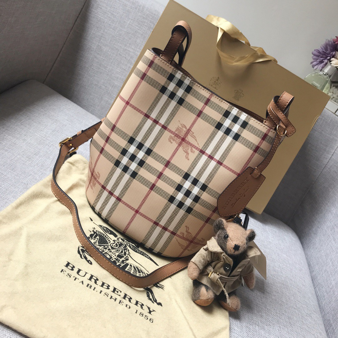Bv*b*rry Haymarket Bucket bag in Khaki