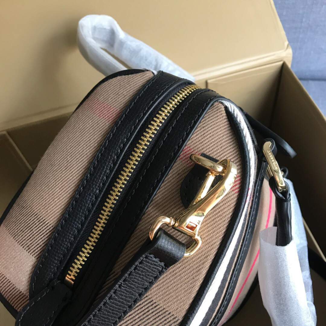Bv*b*rry Original Classic Check bag in Black