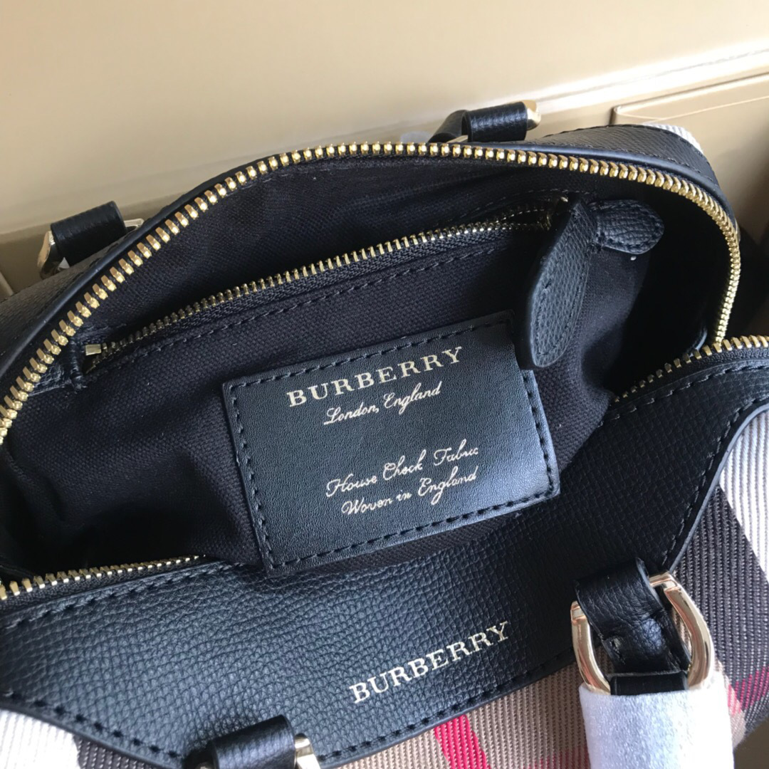 Bv*b*rry Original Classic Check bag in Black
