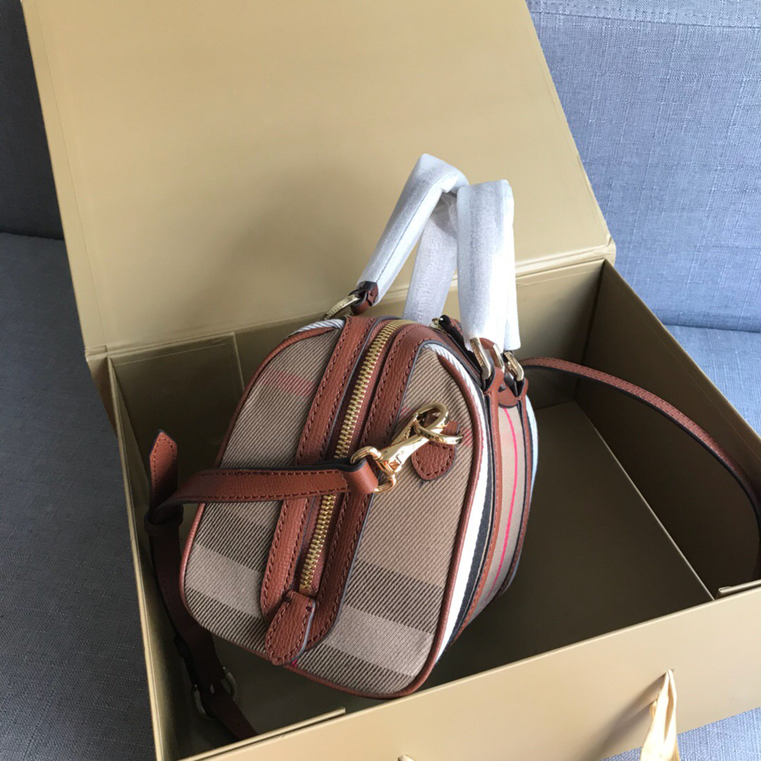 Bv*b*rry Original Classic Check bag in Brown