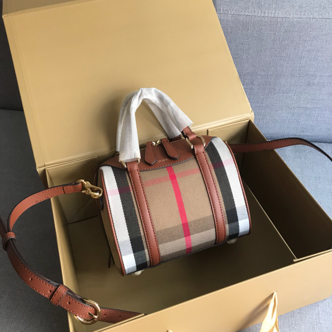 Bv*b*rry Original Classic Check bag in Brown