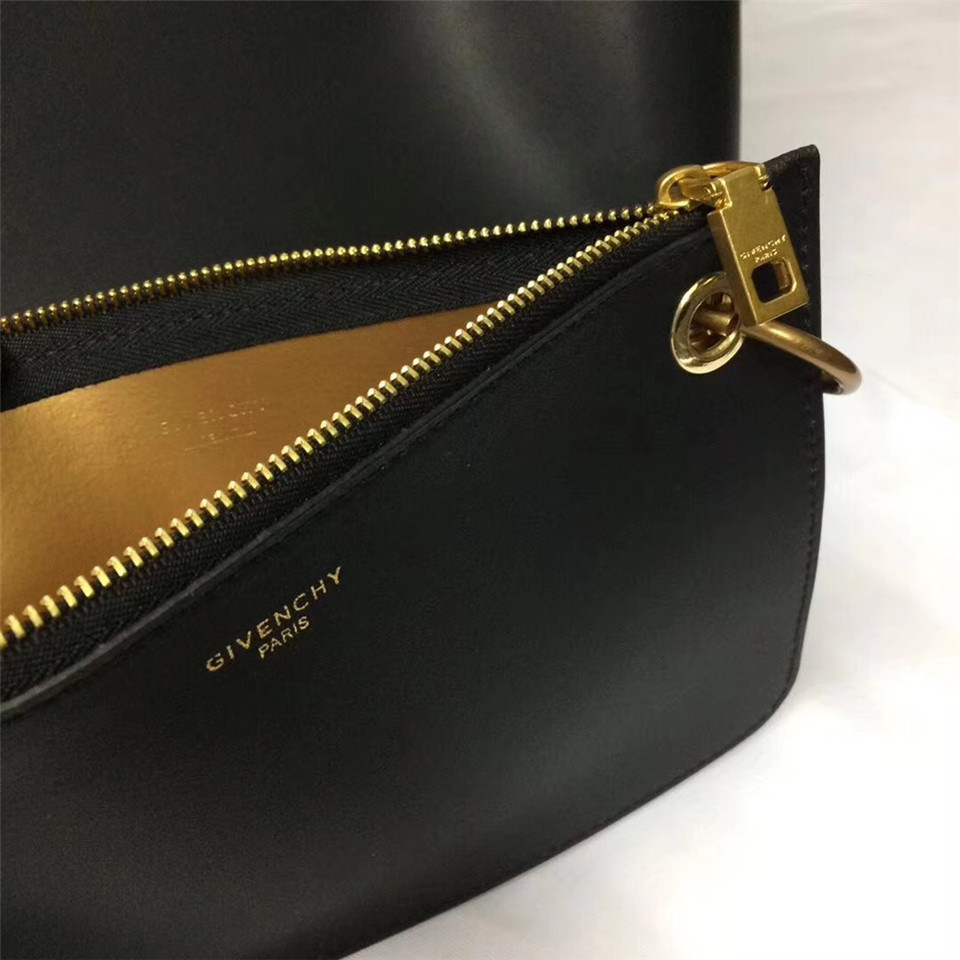 Givenchy original leather shopping handbag in Black