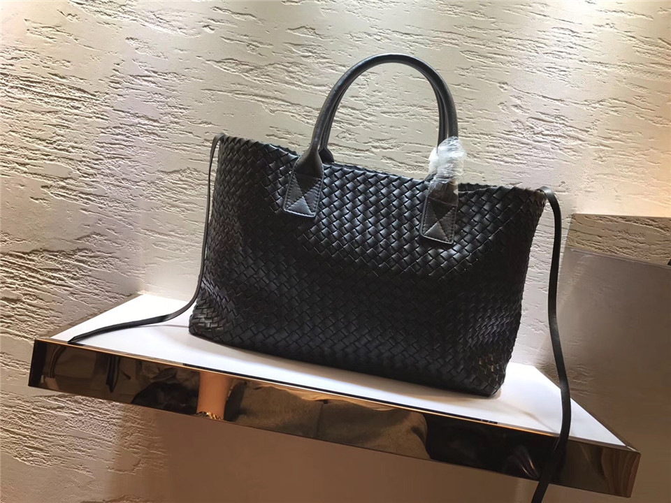 B0tt*ga Ven*ta sheepskin knitted large shopping bags in Black