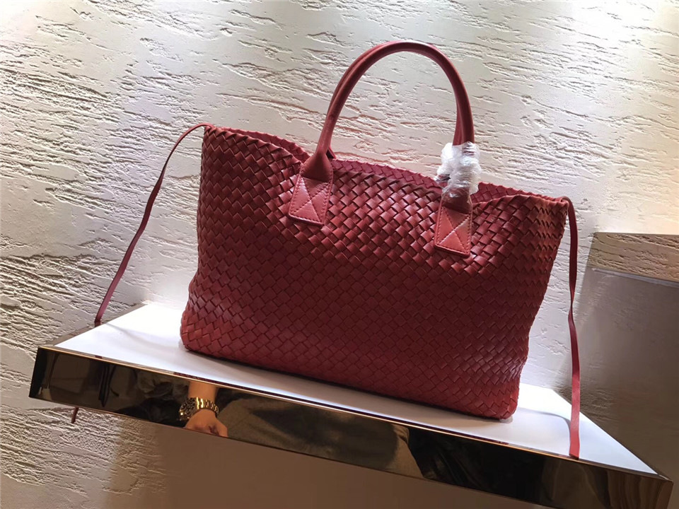 B0tt*ga Ven*ta sheepskin knitted large shopping bags in Red
