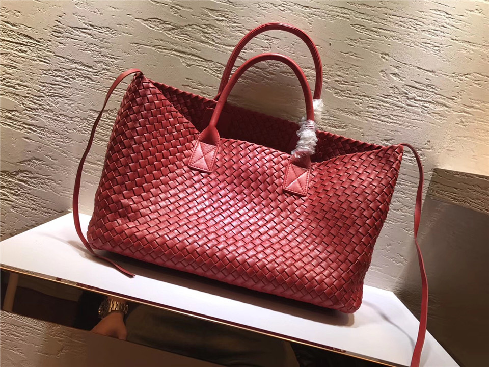B0tt*ga Ven*ta sheepskin knitted large shopping bags in Red