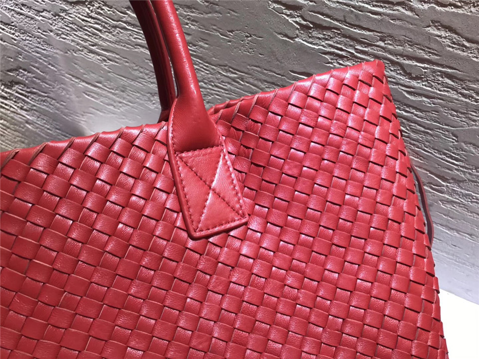 B0tt*ga Ven*ta sheepskin knitted large shopping bags in Red