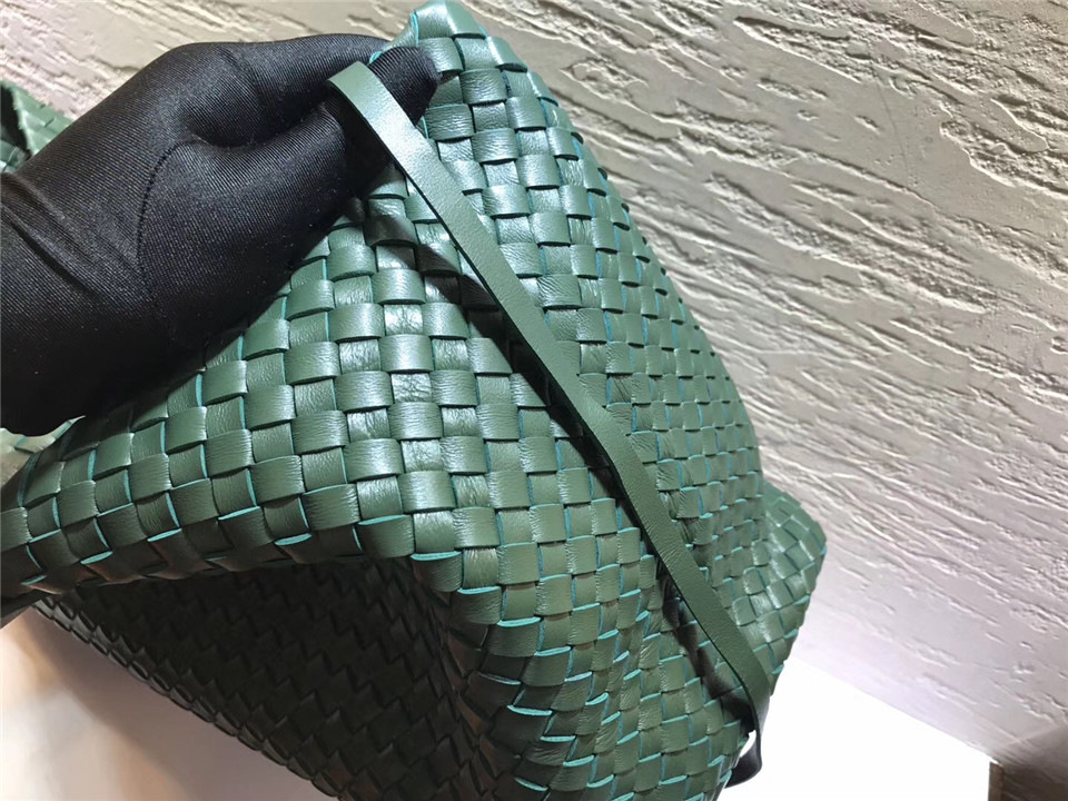 B0tt*ga Ven*ta sheepskin knitted large shopping bags in Green