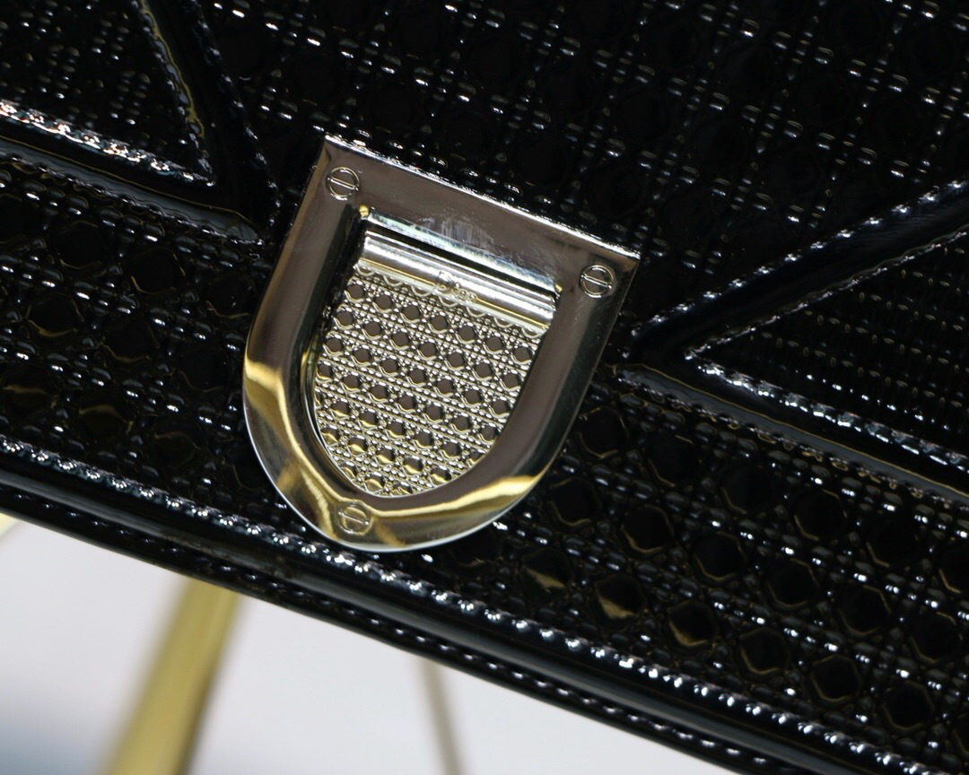 D10r D10rama Cannage Calfskin Bag in Black