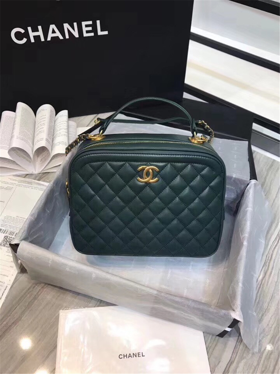 Ch**el Women Hnagbags Green A57906
