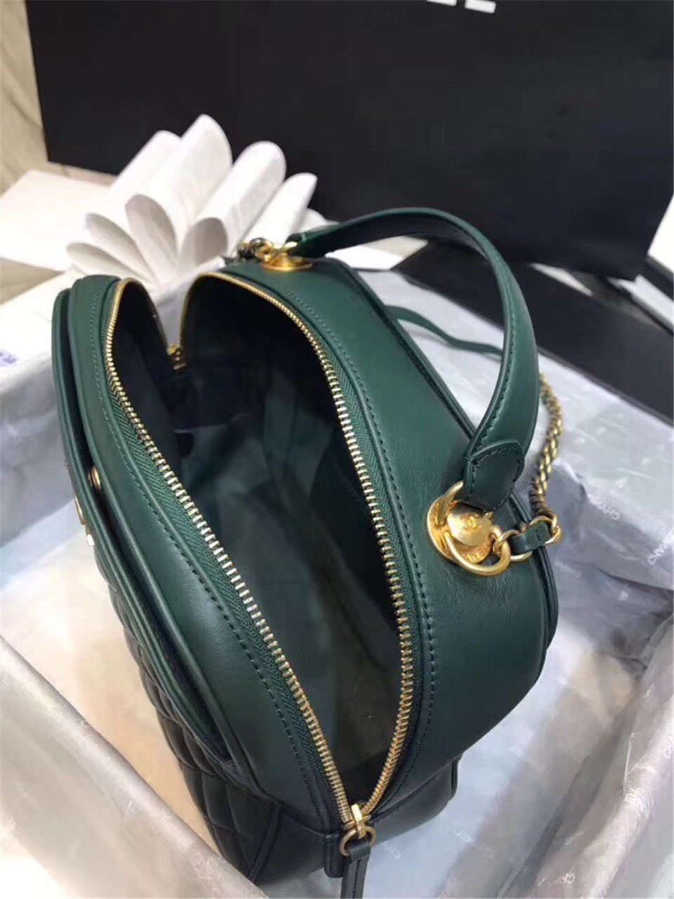 Ch**el Women Hnagbags Green A57906