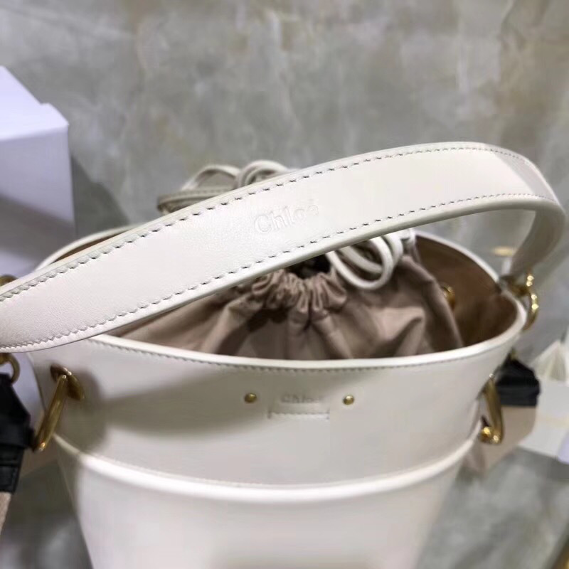 Chloe Large roy bucket bag in White
