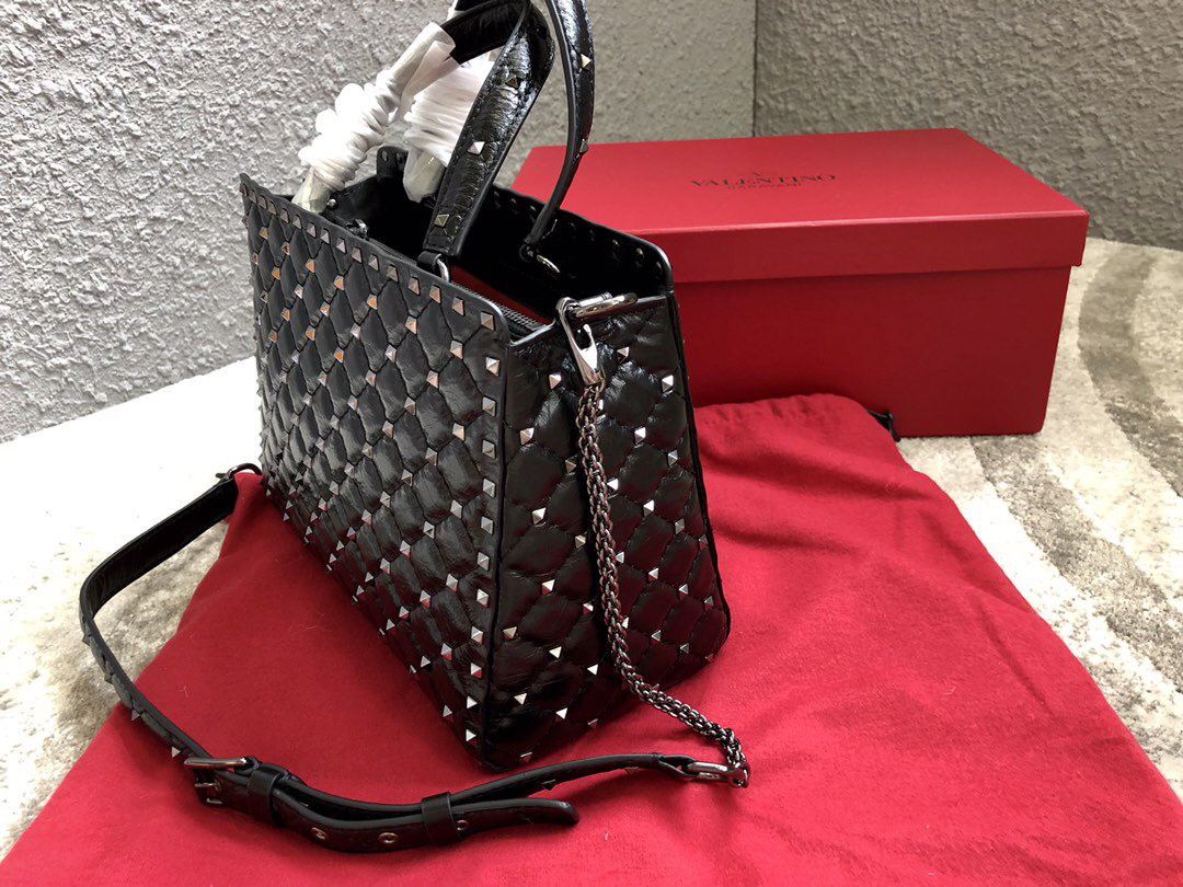 Va1e*ntin0 Garavani Rockstud Spike Lambskin Handbag