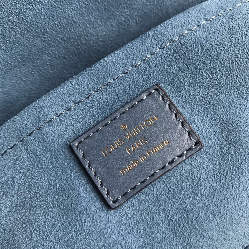 L0vis Vvtt0n Locky BB Handbag in Blue