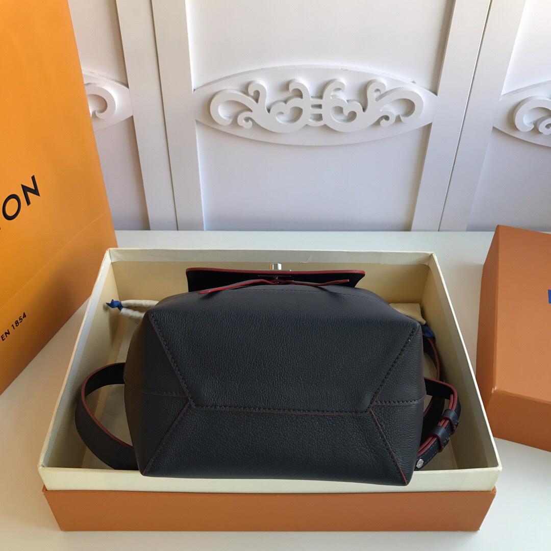 L0vis Vvtt0n Lockme Backpack Navy Blue M52734