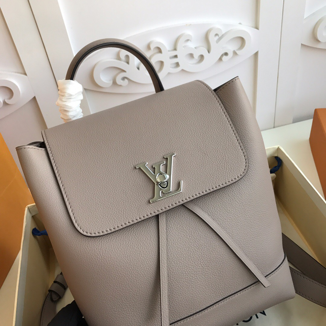 L0vis Vvtt0n Lockme Backpack Gray M52734