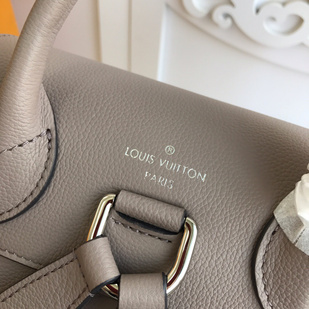 L0vis Vvtt0n Lockme Backpack Gray M52734