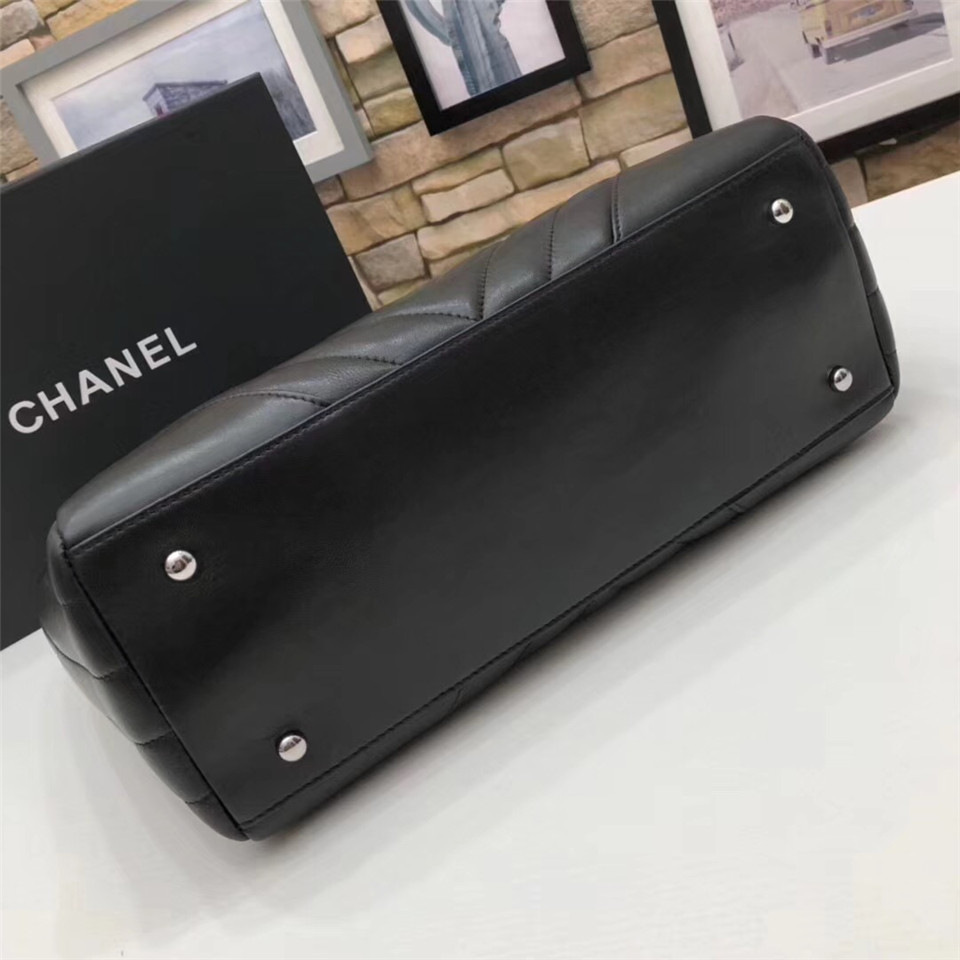 Ch**el Calfskin Leather shopping bag balck