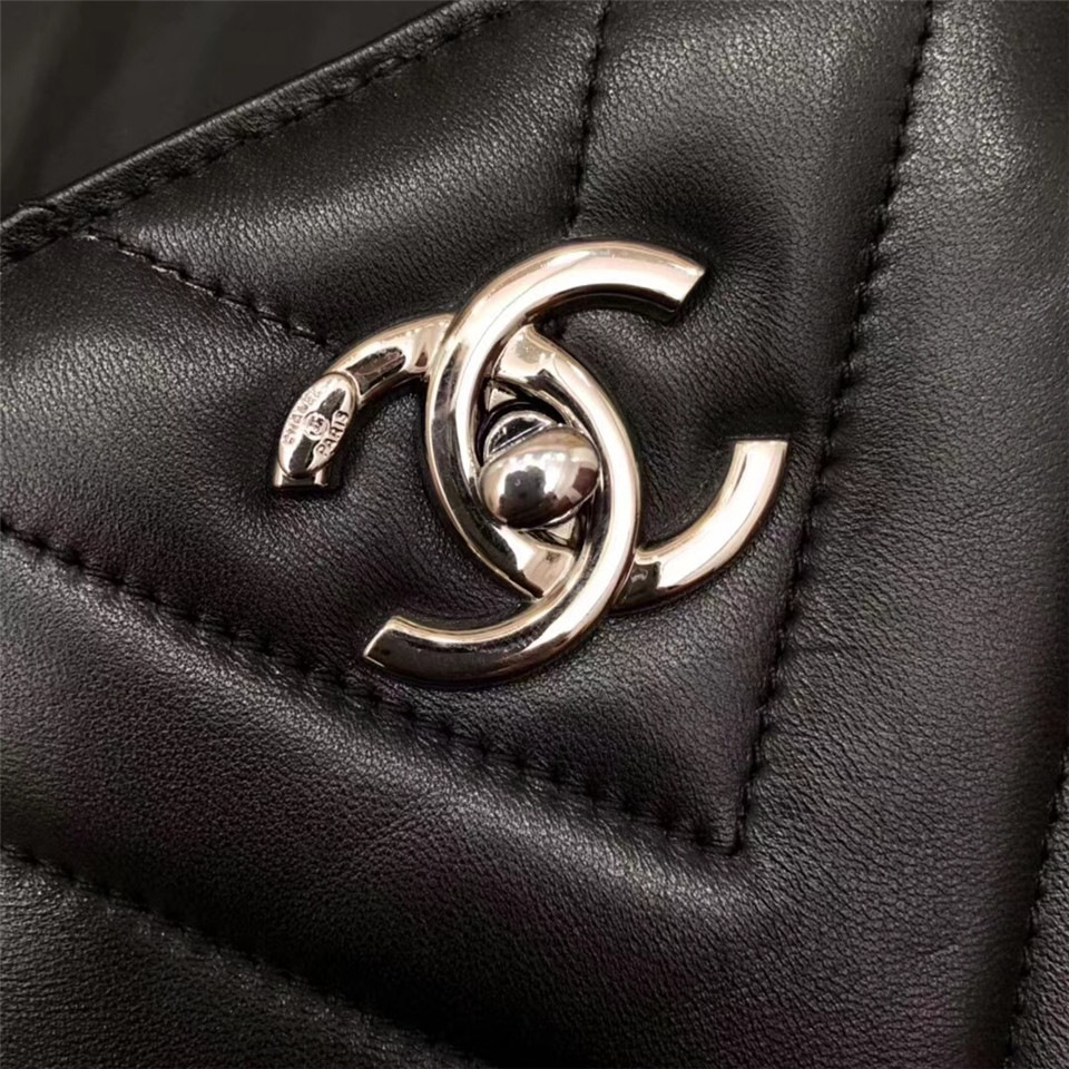 Ch**el Calfskin Leather shopping bag balck