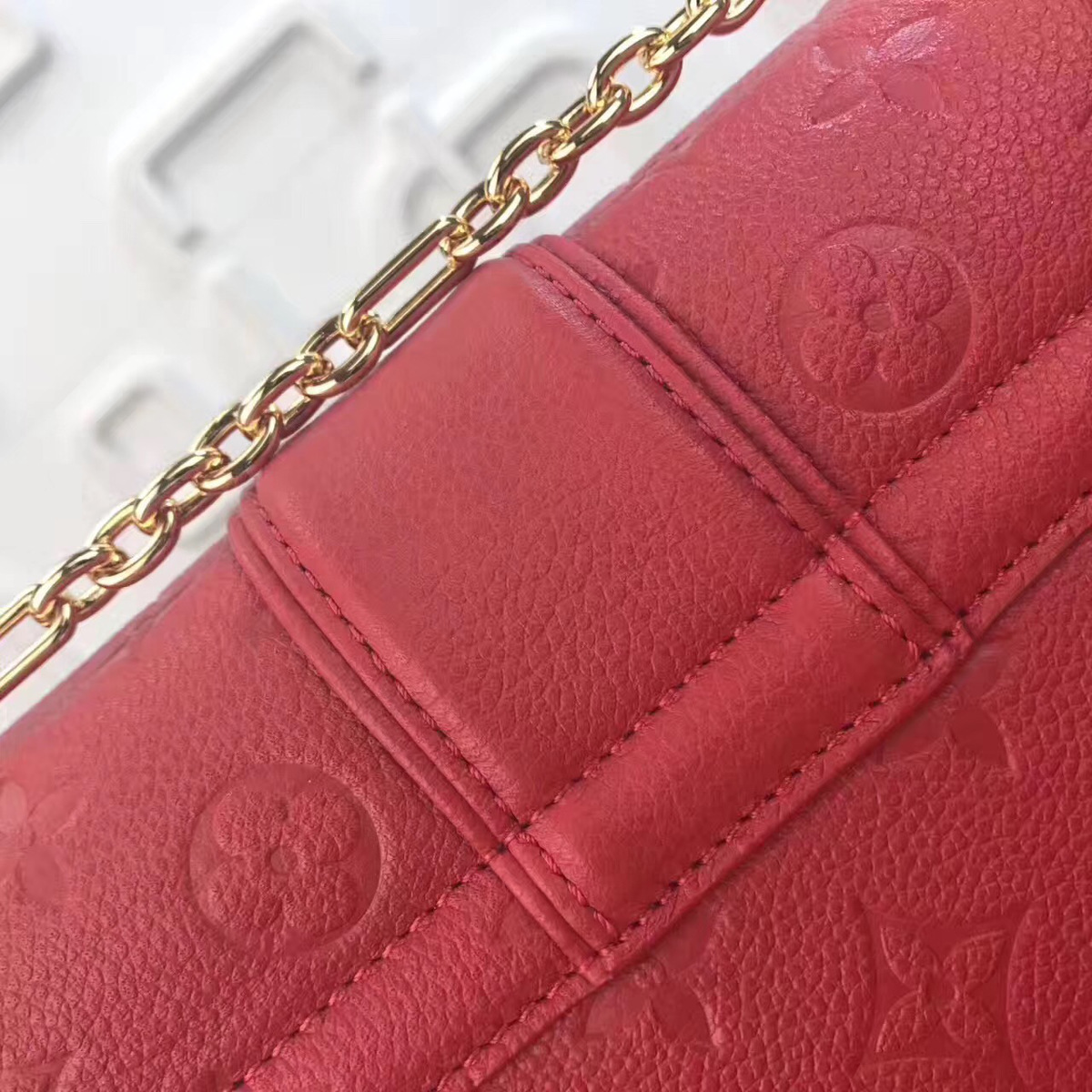 L0vis Vvtt0n Chain handbag M43393 Red