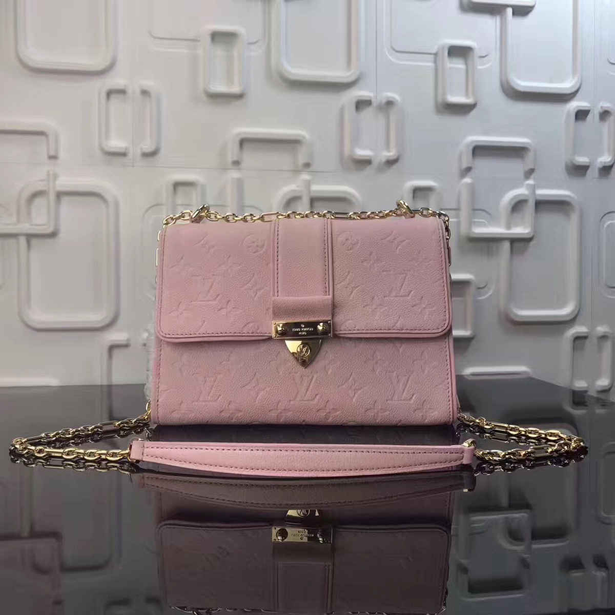 L0vis Vvtt0n Chain handbag M43393 Pink