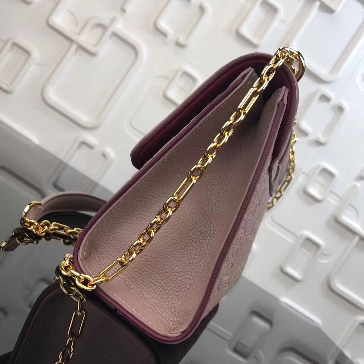 L0vis Vvtt0n Chain handbag M43393