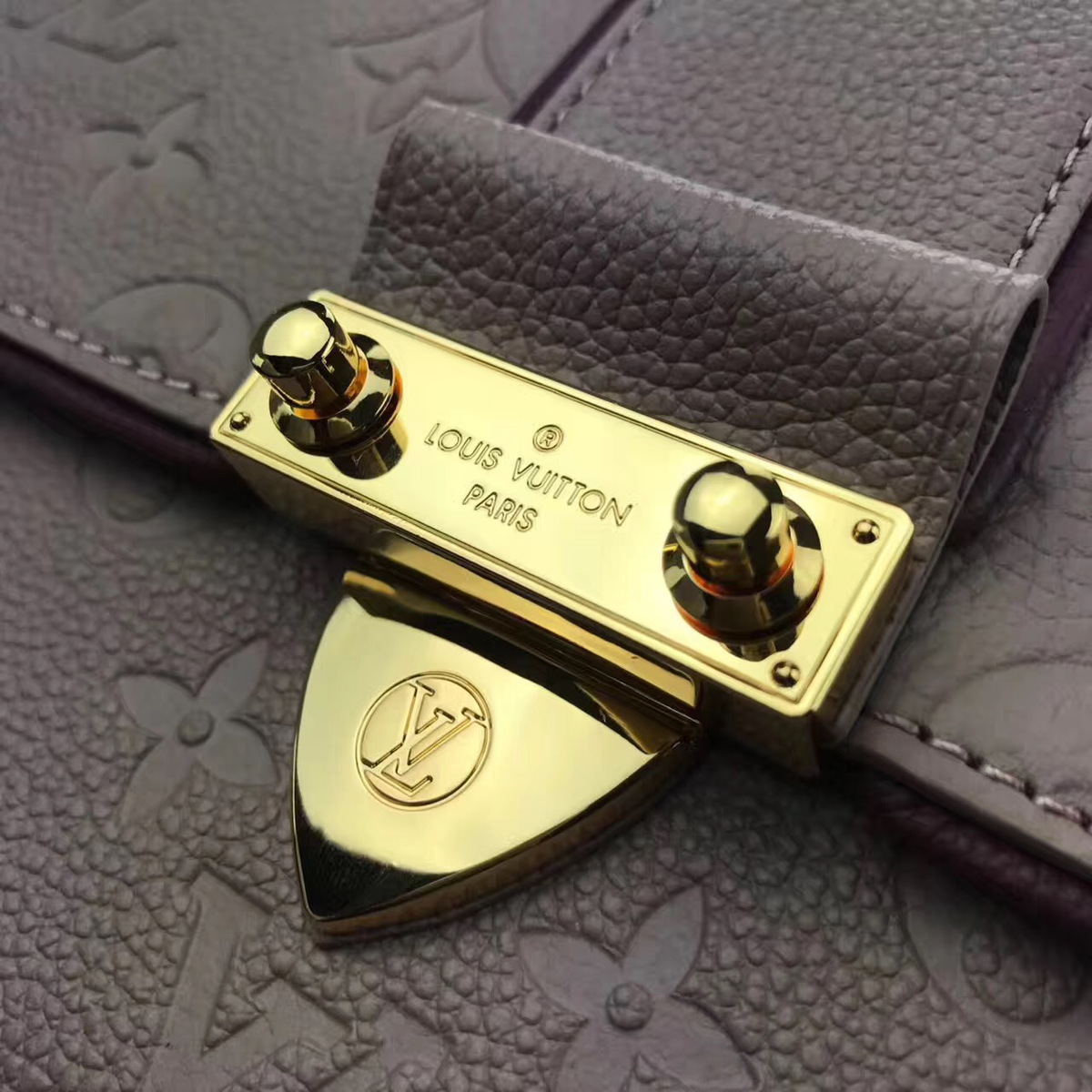 L0vis Vvtt0n Chain handbag M43393
