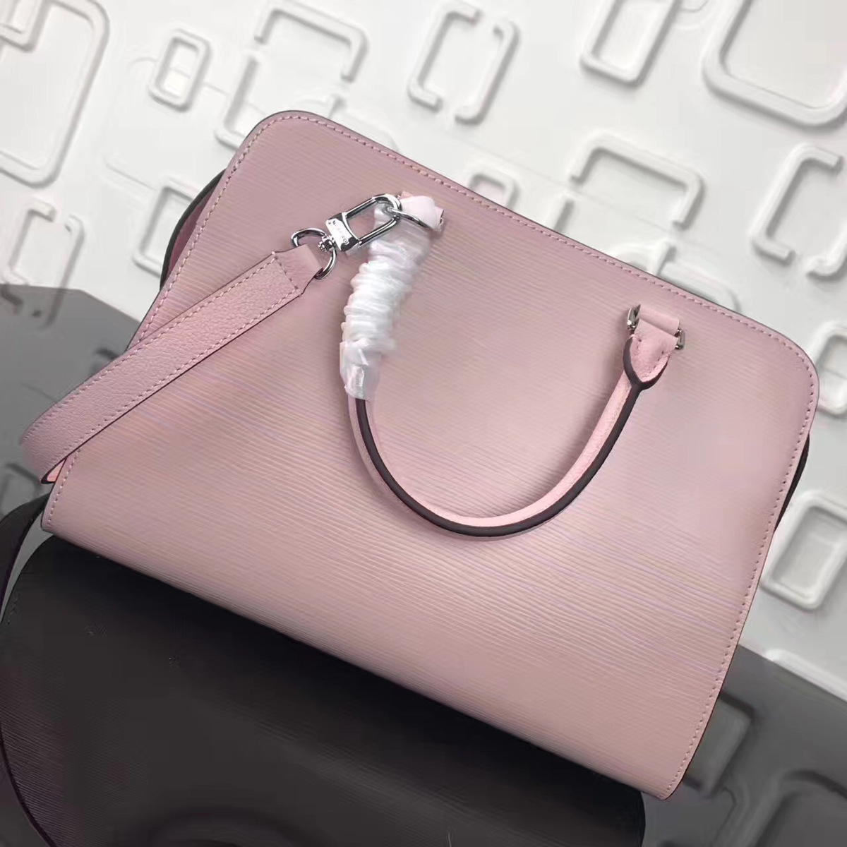 L0vis Vvtt0n Vaneau Cuir Ecume Leather Handbag Pink