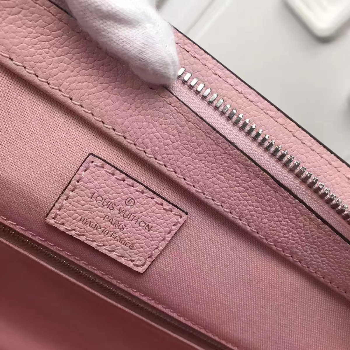 L0vis Vvtt0n Vaneau Cuir Ecume Leather Handbag Pink