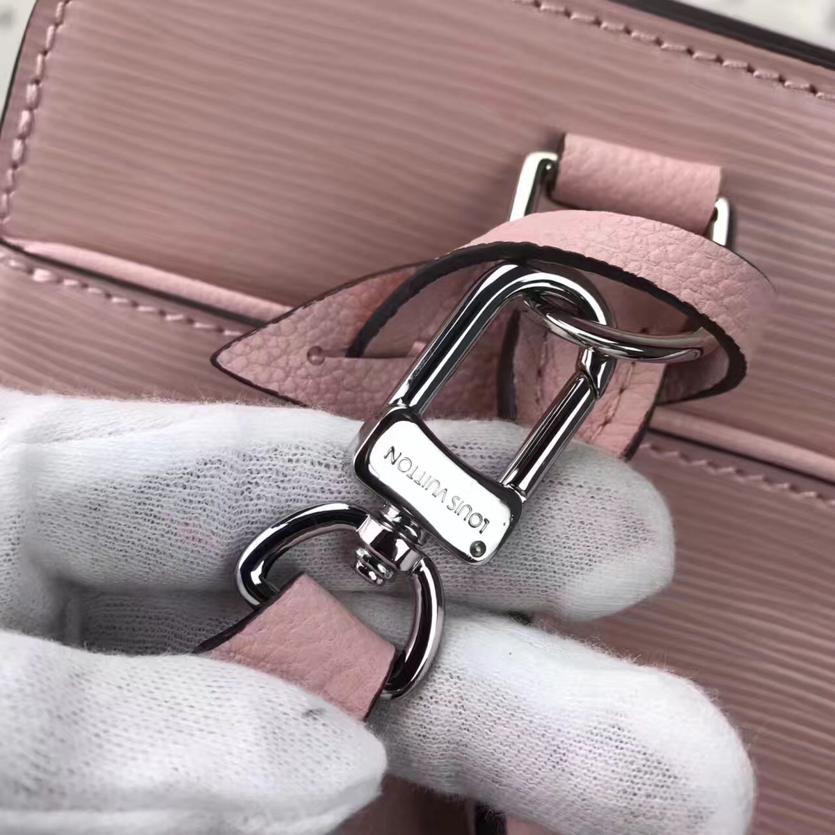L0vis Vvtt0n Vaneau Cuir Ecume Leather Handbag Pink