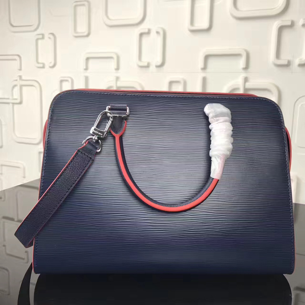 L0vis Vvtt0n Vaneau Cuir Ecume Leather Handbag Blue