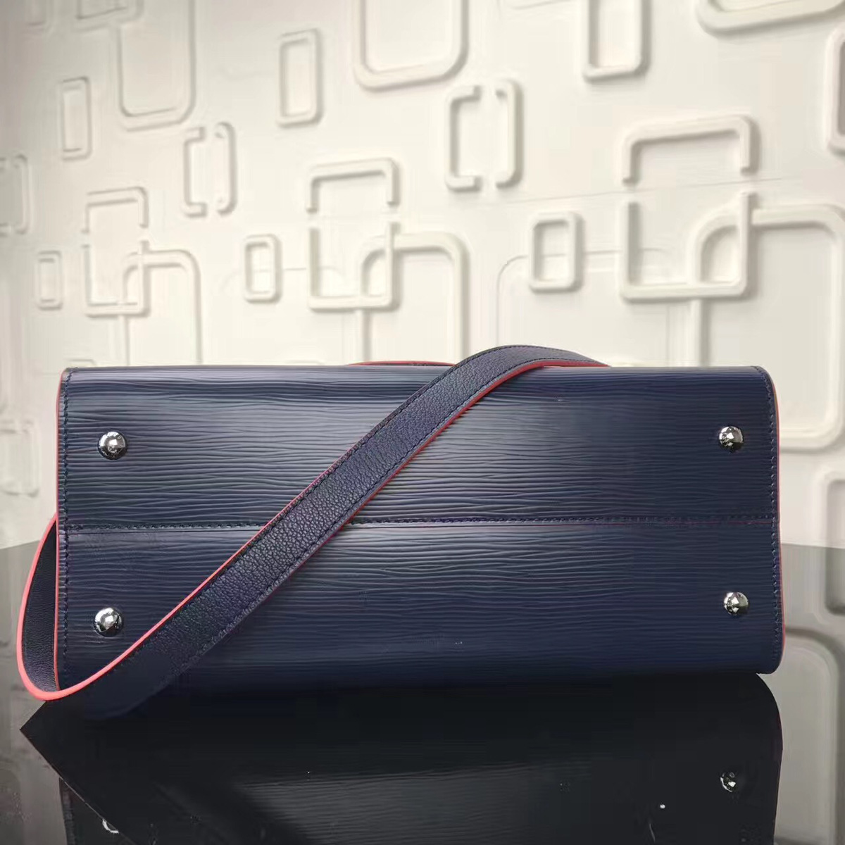 L0vis Vvtt0n Vaneau Cuir Ecume Leather Handbag Blue