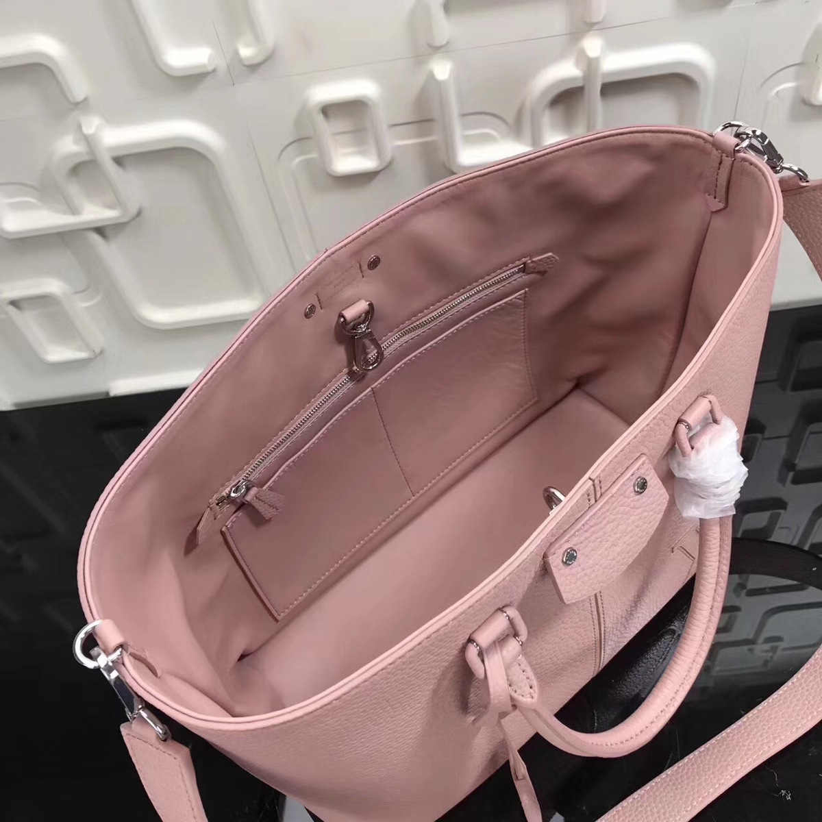 L0vis Vvtt0n Pernelle Leather Bag Pink N54779