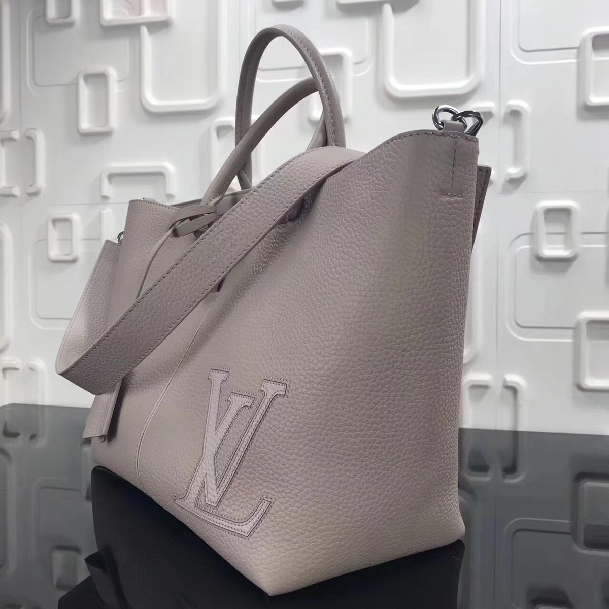 L0vis Vvtt0n Pernelle Leather Bag Light Pink N54779