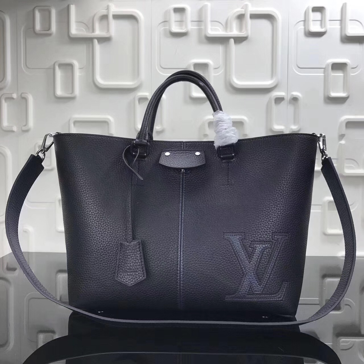 L0vis Vvtt0n Pernelle Leather Bag Black N54779