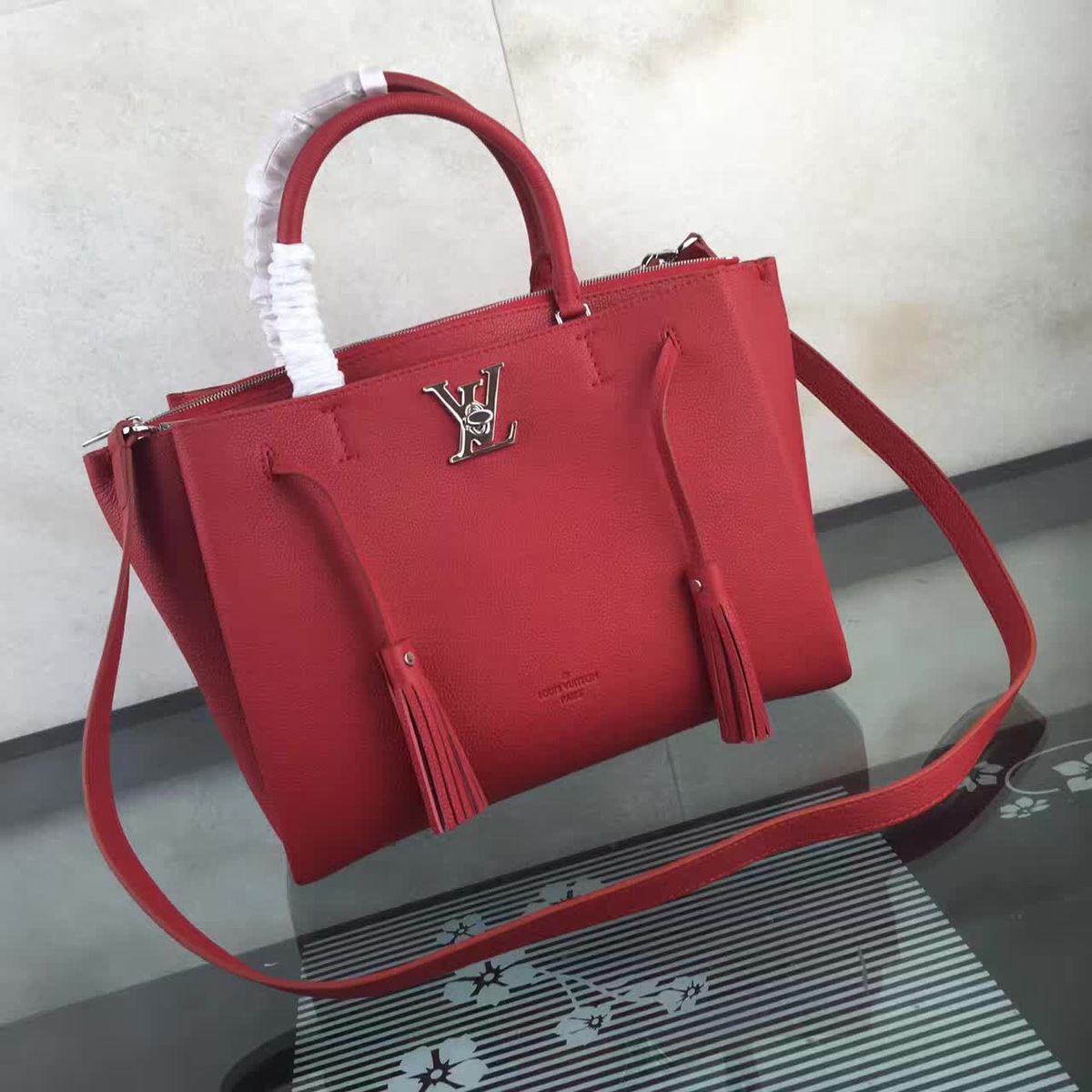 L0vis Vvtt0n Lockmeto Calfskin Handbags Red M54570