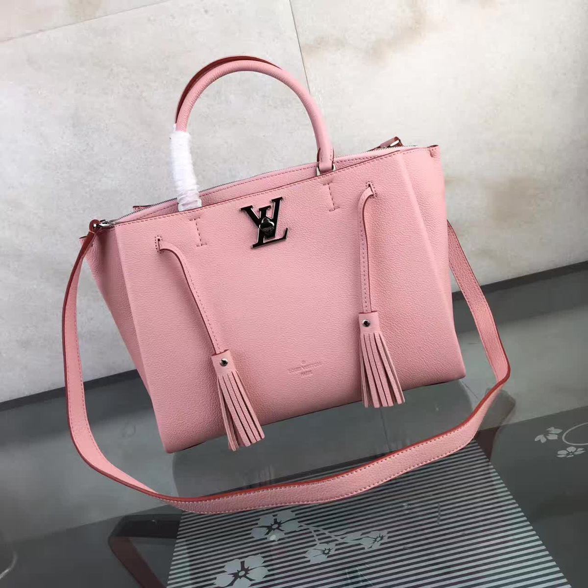 L0vis Vvtt0n Lockmeto Calfskin Handbags Pink M54570