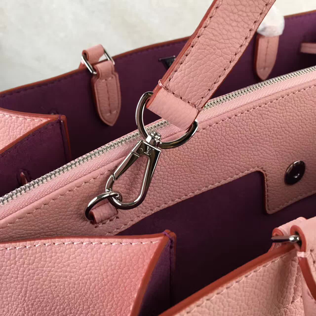 L0vis Vvtt0n Lockmeto Calfskin Handbags Pink M54570
