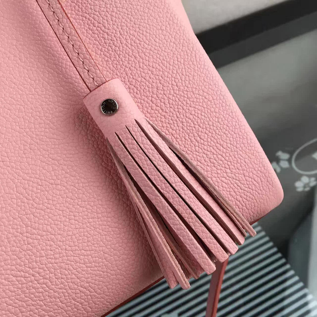 L0vis Vvtt0n Lockmeto Calfskin Handbags Pink M54570
