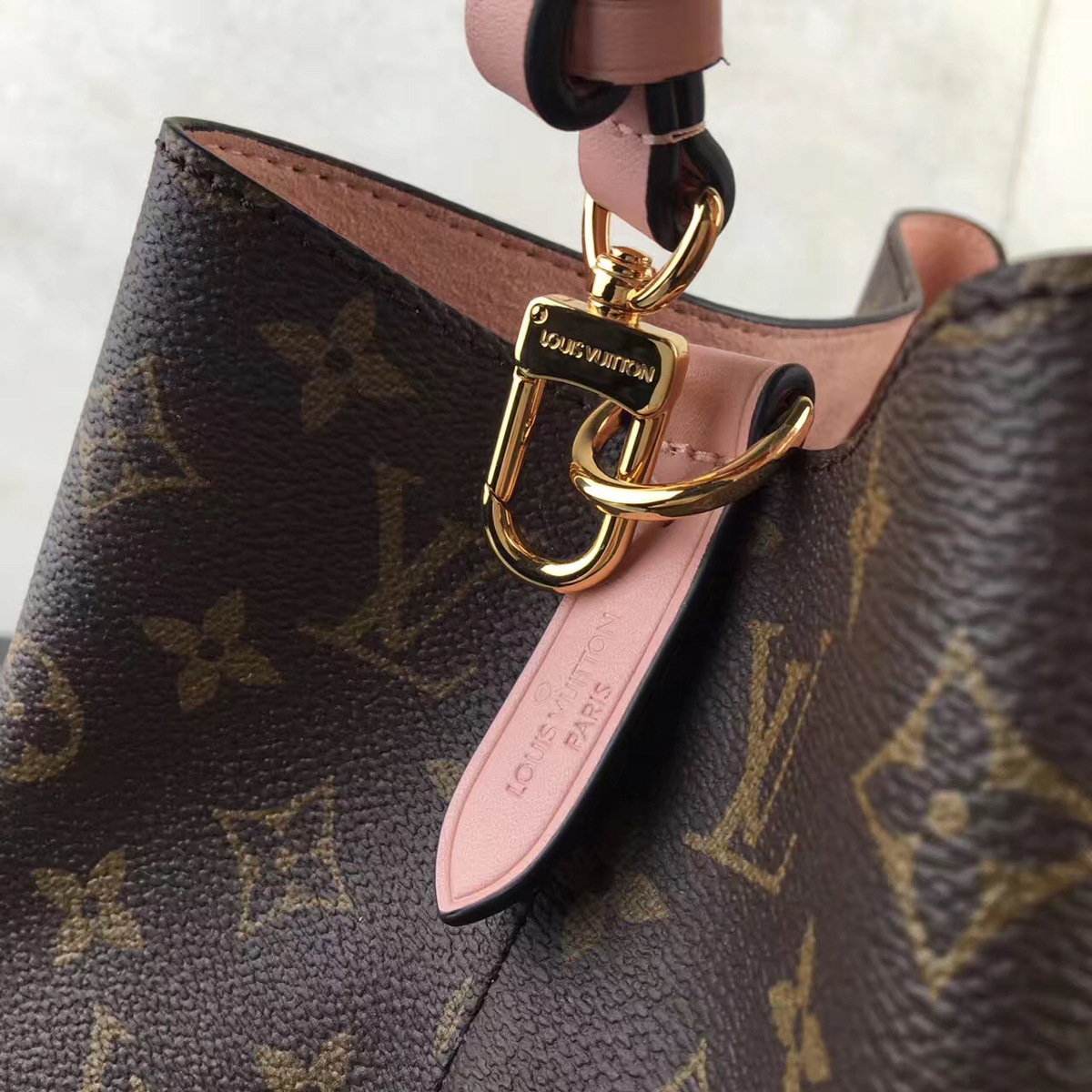 L0vis Vvtt0n Neonoe Monogram Calfskin Bucket Bag Pink M44021
