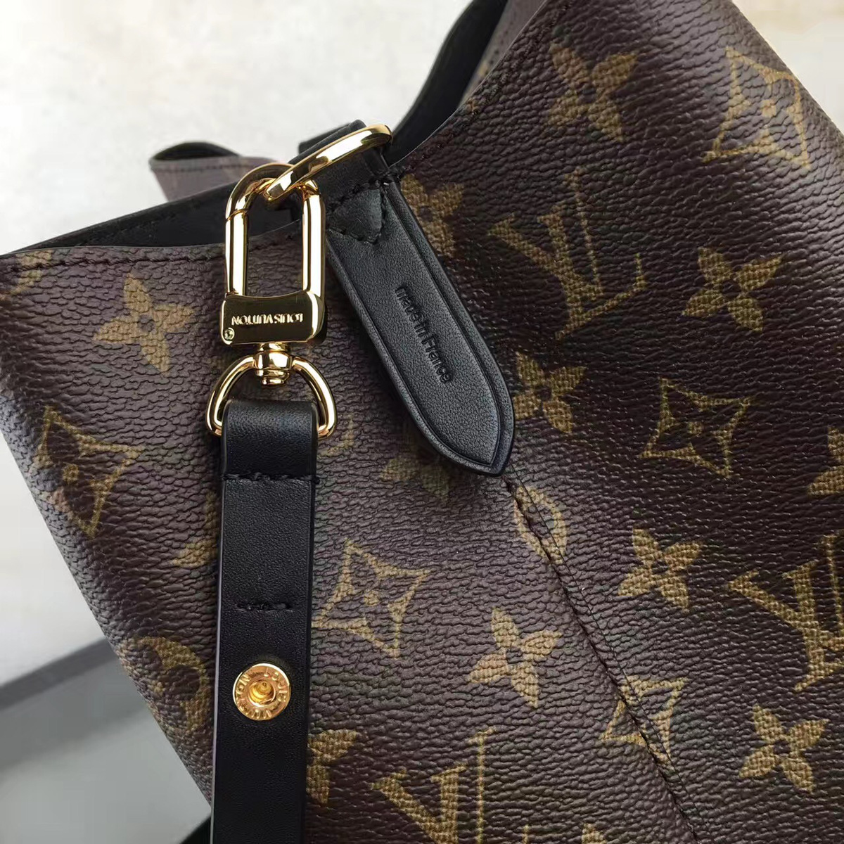 L0vis Vvtt0n Neonoe Monogram Calfskin Bucket Bag Black M44021