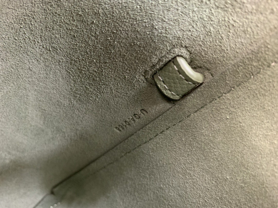 Ce1i*e Micro Belt Bag In Grained Calfskin with Green 20cm 175519